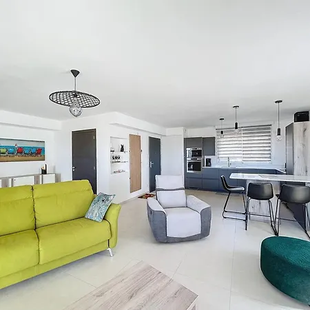 Apartment Grand T3 Avec Terrasse Et Vue Panoramique A Calvi - Fr-1-719-21